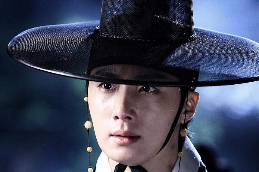 Jung Il Woo (below) plays a prince who sees dead people in Diary Of A Night Watchman. -- PHOTO: STARHUB