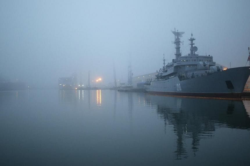 A squadron of Russian warships entered the English Channel on Friday to hold exercises, RIA news agency reported, the latest apparent show of military might since ties with the West plunged to Cold War lows over Ukraine. -- PHOTO: REUTERS