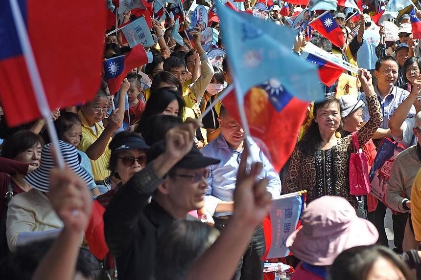 Supporters of Sean Lien, the Taipei mayor candidate from the ruling Kuomintang (KMT), waving flags during a campaign stop in Taipei on Oct 26, 2014.&nbsp;Taiwan goes to the polls on Saturday (Nov 29, 2014) to elect more than 11,000 public officials, 