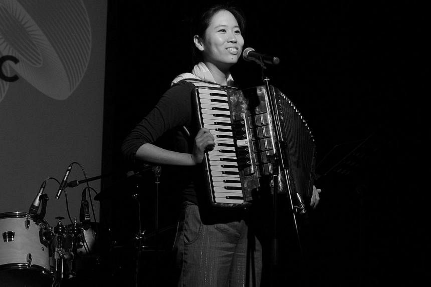 Lit Up Singapore 2014 in September featured Sekaliwags, performing at their spoken word show, Xpowerment!, and Victoria Lim (above) pairing performance poetry with music at the Symphonic Slam. -- PHOTO: LEE YEW MOON