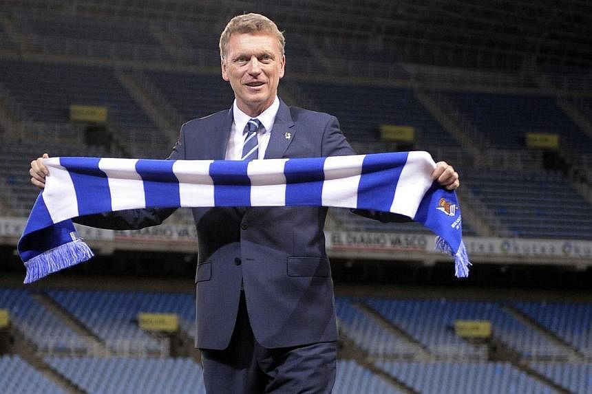 Real Sociedad coach David Moyes poses with a club scarf during his official presentation at the Anoeta stadium in San Sebastian on Nov 13, 2014. -- PHOTO: AFP