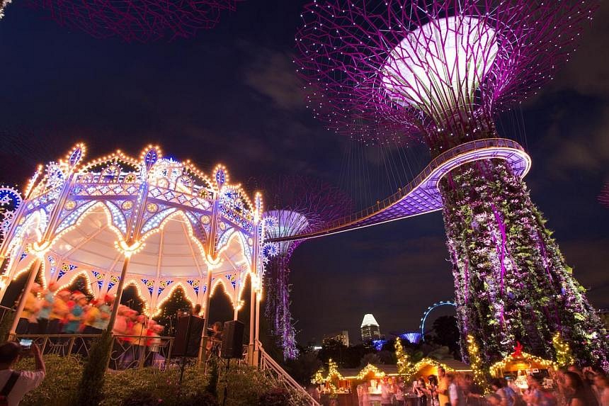 Snow, Glitz At Gardens By The Bay's Christmas Wonderland | The Straits ...