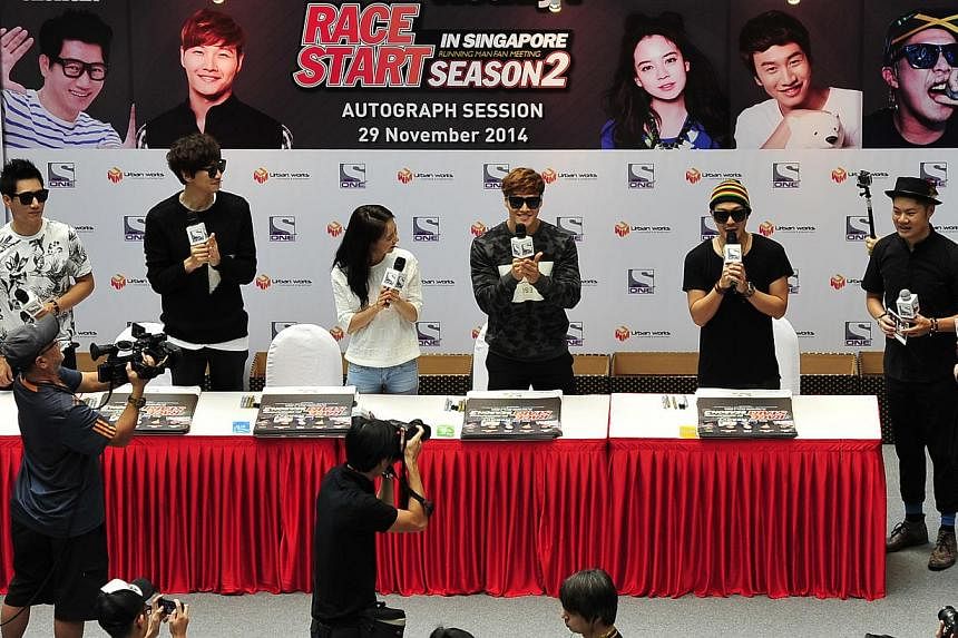 The cast of Running Man at an autograph session at Suntec City in Singapore on Nov 29, 2014. -- ST PHOTO: MELISSA HENG