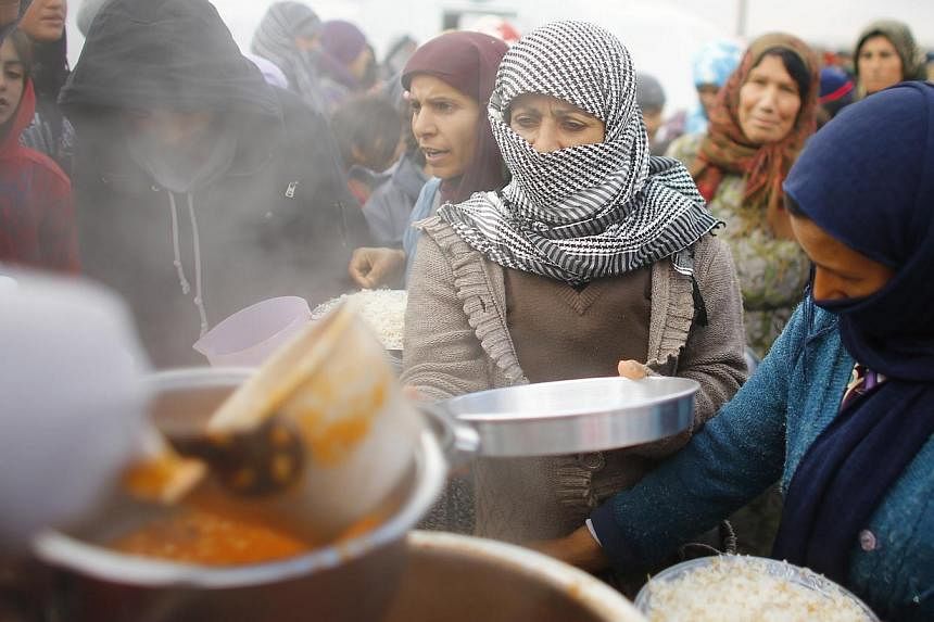 A lack of funds has forced the UN World Food Programme (WFP) to stop providing food vouchers for 1.7 million Syrian refugees in Jordan, Lebanon, Turkey, Iraq and Egypt, it said on Monday. -- PHOTO: REUTERS