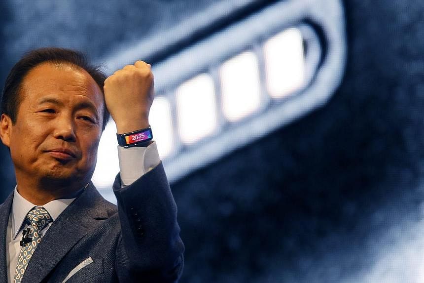 Samsung Electronics mobile chief survives reshuffle despite weak