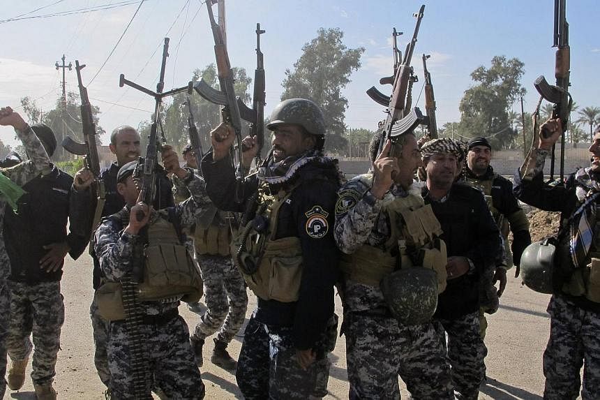 Iraq's government and the autonomous Kurdish region have reached an agreement resolving a longstanding dispute over the budget and oil, in a move seen as a key step in improving cooperation against extremists. -- PHOTO: REUTERS