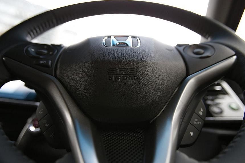 An airbag logo is seen on a steering wheel of Honda Motor Co's all-new hybrid sedan "Grace", which installed the airbag made by Takata Corp, during its unveiling event in Tokyo on Dec 1, 2014.&nbsp;FAW Car Co., a branch of state-owned FAW Group, will
