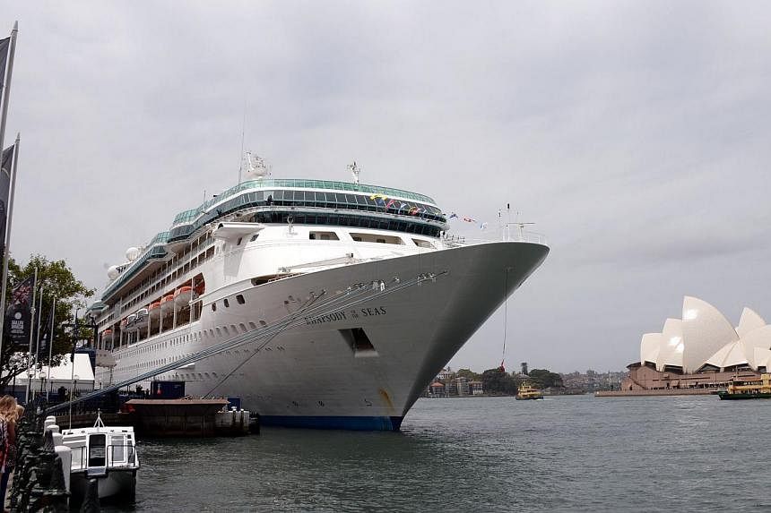 A cruise ship docking in the harbour in front of Sydney's iconic Opera House on Nov 25, 2014. Australia's economy grew by a weaker-than-expected 0.3 per cent in the third quarter, &nbsp;data showed on Dec 3, 2014. -- PHOTO: AFP