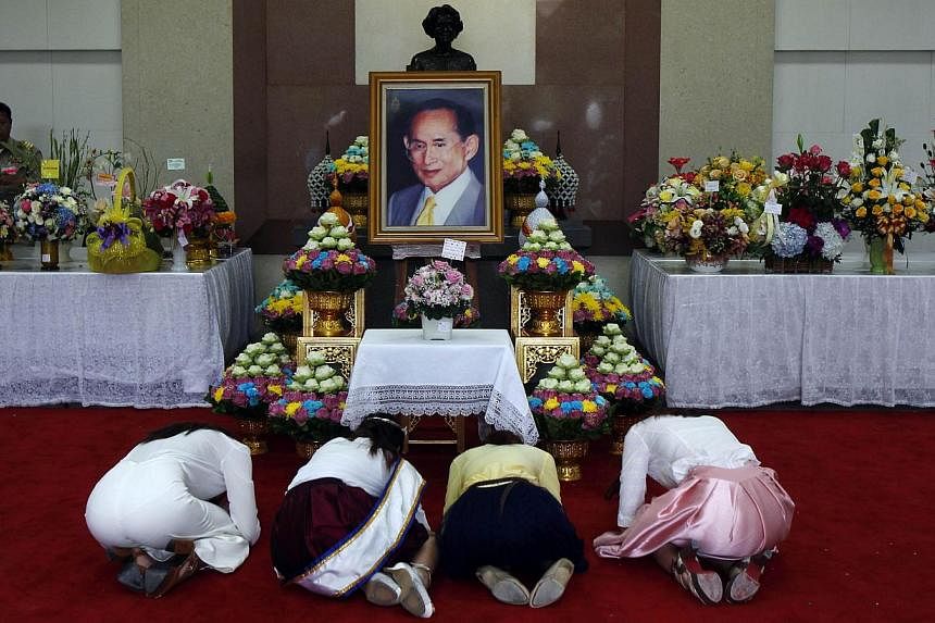 Well-wishers praying for the health of Thailand's revered King Bhumibol Adulyadej at the Siriraj hospital in Bangkok on October 8, 2014. Doctors have advised Thailand's King Bhumibol Adulyadej, the world's longest-reigning monarch, against making a p