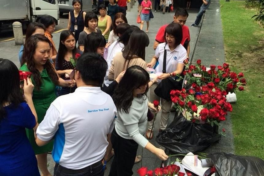Salesmen gave out 10,000 roses to potential buyers of The Amore at Shenton Way and Orchard on Nov 26, 2014. -- PHOTO: PROPNEX REALTY