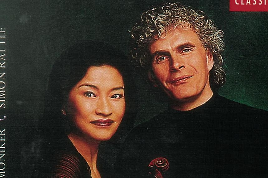 Korean violinist Kyung Wha Chung on an album cover with conductor Simon Rattle.&nbsp;&nbsp;A comeback concert by Kyung Wha Chung after more than a decade away due to a finger injury struck a sour note with the British press after she reportedly upbra
