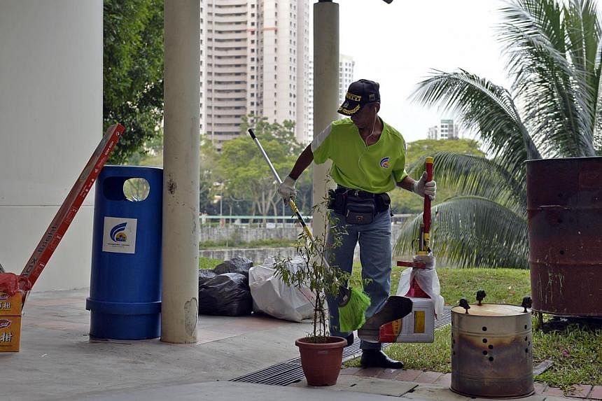 From Jan 1, residents across the island will all pay the same fee for rubbish collection, as the last remaining four sectors join the National Environment Agency’s (NEA) uniform fee scheme. -- PHOTO: ST FILE