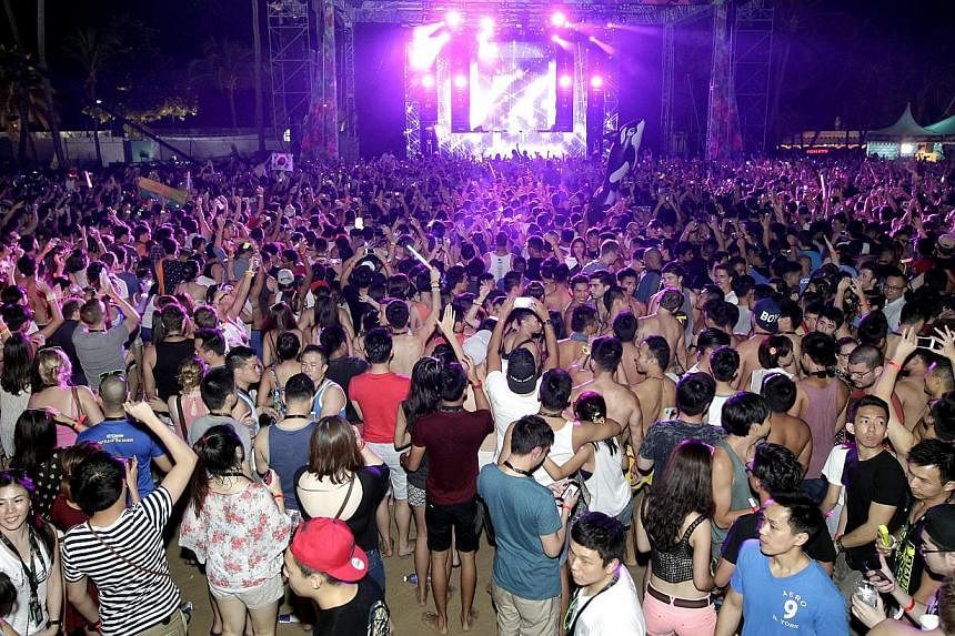 People partying at ZoukOut 2013. Revellers attending ZoukOut 2014 on Dec 12 and 13 are advised to take public transport due to limited parking on Sentosa Island and in anticipation of heavy traffic during the event. -- ST PHOTO: CHEW SENG KIM