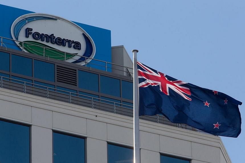 New Zealand's national flag flies, as the Fonterra Cooperative Group Ltd logo is displayed atop of the company's head office in Auckland, New Zealand, on Monday, Aug 5, 2013. The&nbsp;New Zealand dairy giant bungled its response to a food contaminati