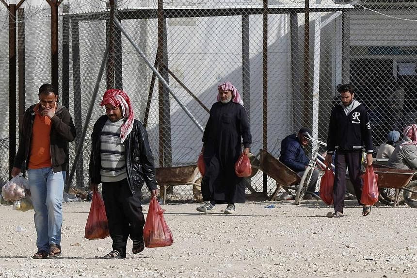 Syrian refugees leave after shopping with humanitarian aid vouchers at refugee camp in the Jordanian city of Mafraq, near the border with Syria, Dec 7, 2014.&nbsp;Countries have more than doubled the number of Syrian refugees they are willing to rese