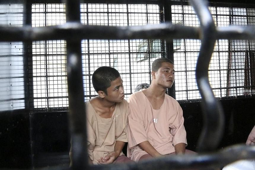 Win Zaw Htun (left) and Zaw Lin, workers from Myanmar accused of killing two British tourists, are brought to a court in Koh Samui on Dec 8, 2014.&nbsp;The two men have written to Nobel Peace laureate Aung San Suu Kyi pleading for help, protesting th
