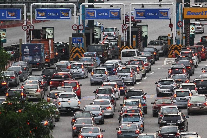 Motorists in Kuala Lumpur. Malaysia is studying a new system to stop foreigners from leaving the country without settling their traffic summons. - THE STAR/ASIA NEWS NETWORK &nbsp;