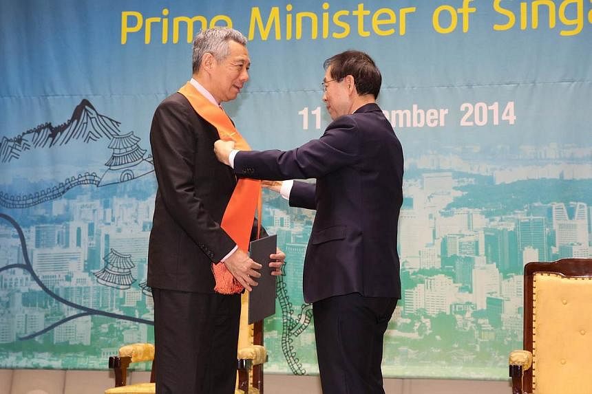 (Left) Prime Minister Lee Hsien Loong and South Korean President Park Geun Hye reaffirmed ties and expressed hope for further collaboration, such as in trade and air links. Mr Lee says both countries can benefit even more from a boost to their 2006 b
