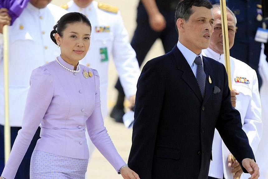 Thailand's Crown Prince Maha Vajiralongkorn walks with Royal Consort Princess Srirasmi after greeting foreign royalty in Bangkok in this June 11, 2006 file photo. Thailand's Princess Srirasmi, third wife of Crown Prince Vajiralongkorn, has resigned f