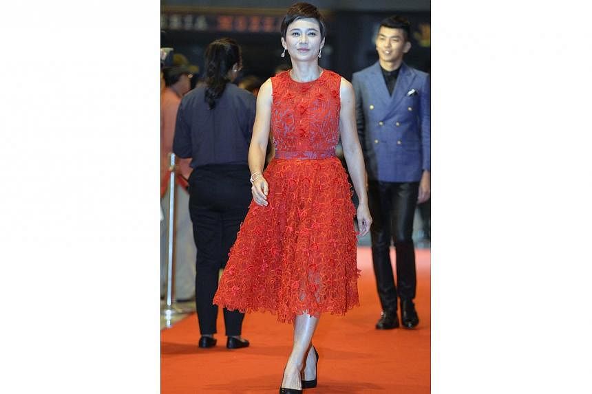 Actress Yeo Yann Yann at the red carpet followed by director Royston Tan at The 25th Singapore International Film Festival (SGIFF) Silver Screen Awards.&nbsp;-- ST PHOTO: DESMOND FOO
