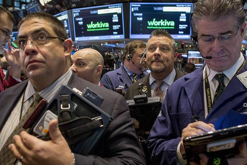 Traders work on the floor of the New York Stock Exchange Dec 12, 2014. The Dow plummeted more than 300 points Friday as US stocks took cues from a rout in European equities following another big drop in oil prices.&nbsp;-- PHOTO: REUTERS