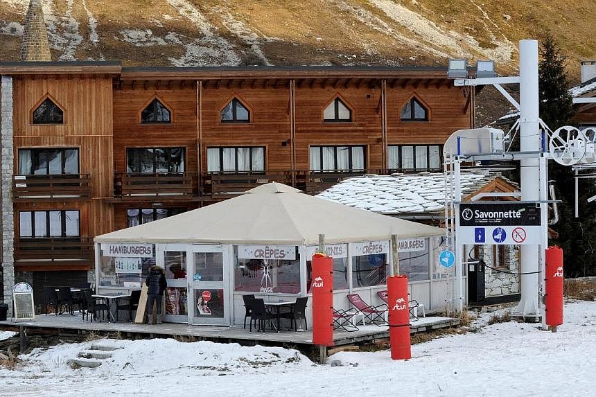 A picture taken on Dec 13, 2014 in Val d'Isere shows La Cabane, a chips stall located in front of a building where French cosmetics giant L'Oreal's former chief executive Lindsay Owen-Jones owns a flat.&nbsp;On Tuesday, the millionaire ex-cosmetics b