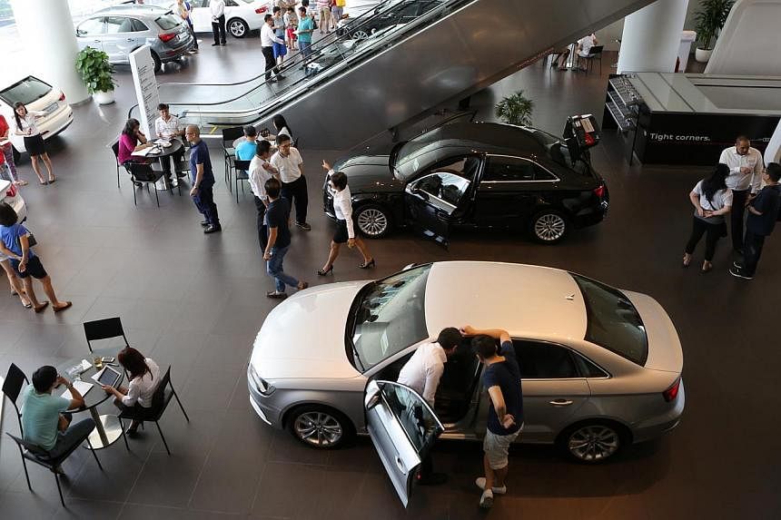 Singapore retail sales, seasonally adjusted, fell 1.3 per cent in October over the previous month on lower sales of cars and other vehicles. -- PHOTO: ST FILE&nbsp;