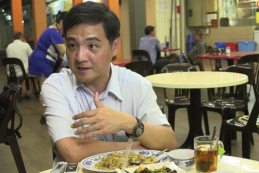 National Trade Union Congress (NTUC) deputy secretary-general Heng Chee How lauded the Manpower Ministry's move to set a deadline for raising the age requirement for re-employing older people in a post on his personal Facebook page. -- PHOTO: ST FILE