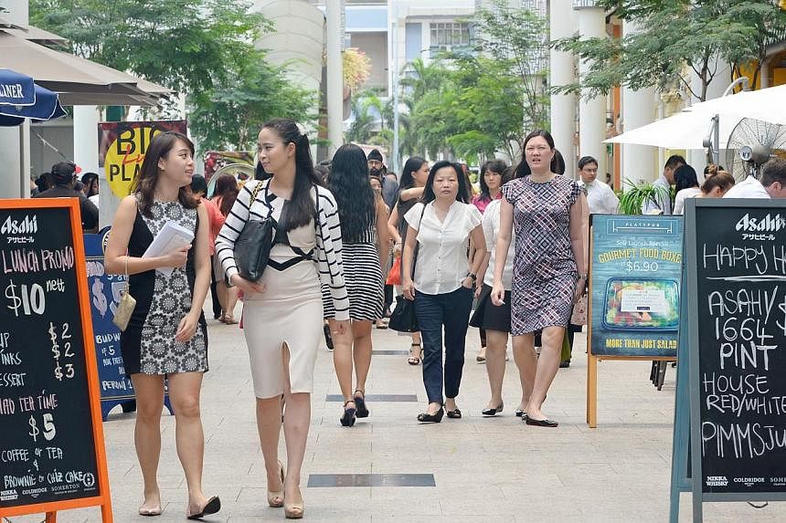 Officers workers at China Square Central in the CBD on Sept 25, 2014. Private sector economists expect the Singapore economy to grow 3 per cent this year, down from an earlier forecast of 3.3 per cent. -- PHOTO: ST FILE&nbsp;