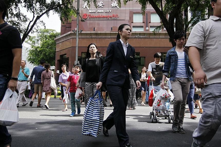 Singapore consumers ended 2014 slightly more optimistic about their finances and the economy, according to a private survey. -- PHOTO: ST FILE&nbsp;