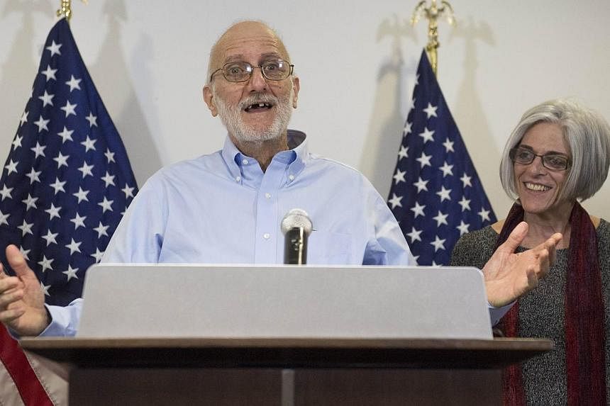 Former US aid worker Alan Gross with his wife Judy during a press conference after his release by Cuba on Dec 17, 2014 in Washington, DC. -- PHOTO: AFP