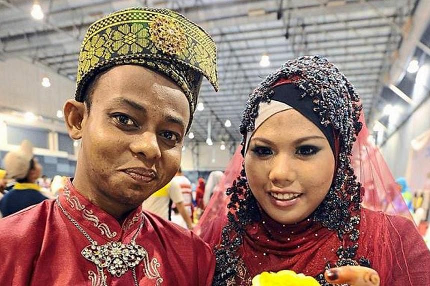 Newlyweds Muhd Muaz Mislan, 15, and Nur Izzati Amiera Ishak, 17, got married late last month in Kluang, Johor. The young couple posted photos and a video of their solemnisation ceremony on Facebook.