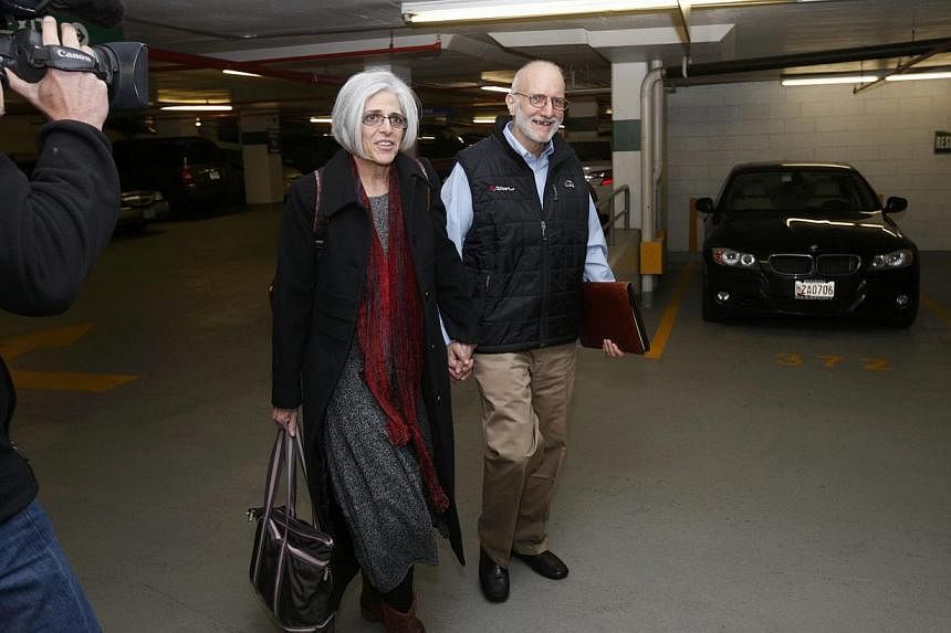 Alan and Judy Gross walk through a parking garage after arriving for a news conference in Washington Dec 17, 2014. Cuba released Alan Gross after five years in prison. -- PHOTO: REUTERS