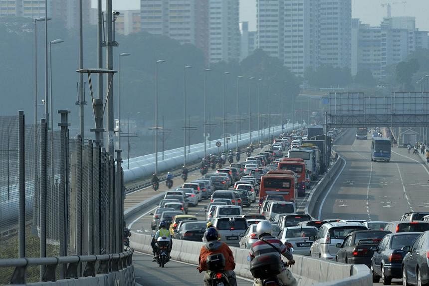Heavy traffic on the Causeway on Oct 1 2014. The Immigration and Checkpoints Authority has warned travellers of heavy traffic at the Woodlands and Tuas checkpoints during the festive period between Dec 23, 2014 and Jan 4, 2015. -- PHOTO: ST FILE