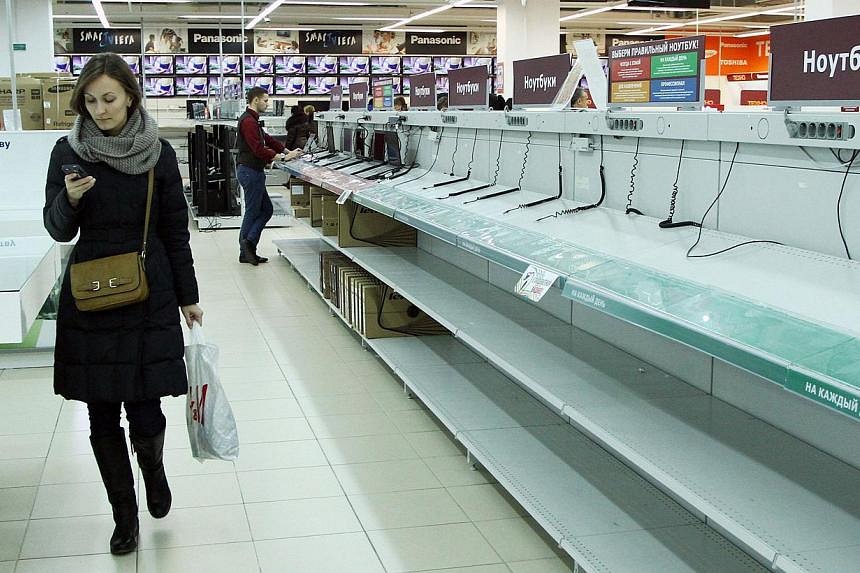 Belarus Blocks Websites Closes Stores To Stem Currency Panic After   CONSUMER 211214e 2x 