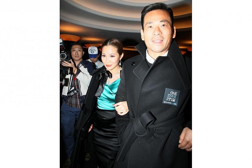 Alvin Chau and his wife Chan Wai Ling. -- PHOTO: APPLE DAILY