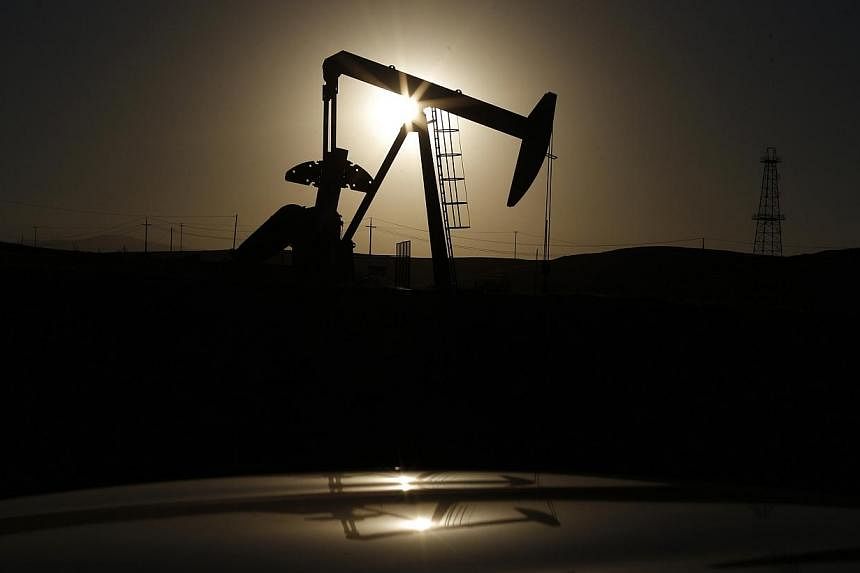 An oil derrick is seen at sunrise near Bakersfield, California on Oct 14, 2014. -- PHOTO: REUTERS&nbsp;