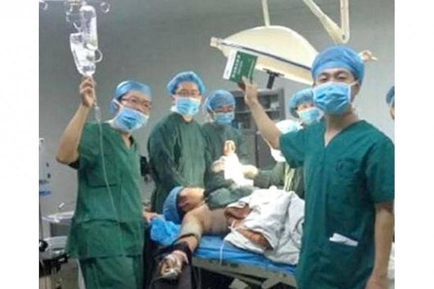 Doctors in China's north-western city of Xi'an whose selfies with a patient undergoing surgery have resulted&nbsp;in three officials of the hospital being removed from their posts by the city's health bureau.&nbsp;-- PHOTO: SINA WEIBO