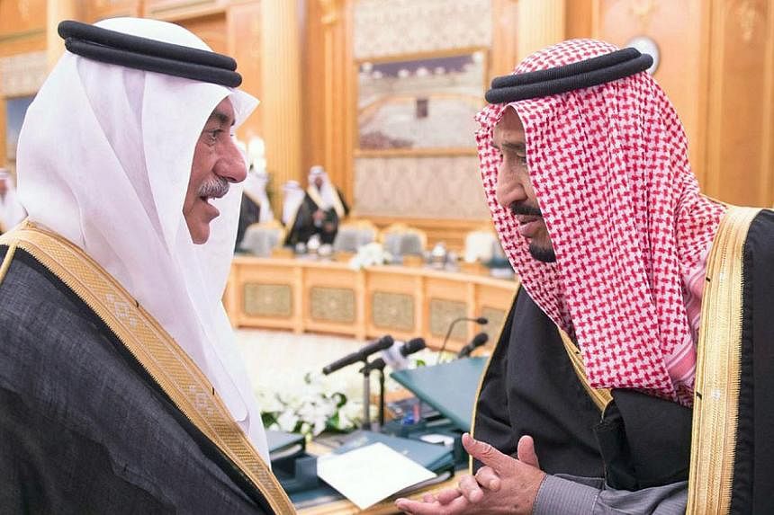 Saudi Crown Prince Salman bin Abdulaziz (right) and Saudi Arabian Finance Minister Ibrahim Al-Assaf talk during a Cabinet session in Riyadh, to approve the state's budget for 2015. Saudi Arabia, the world's largest crude exporter, announced a 2015 bu
