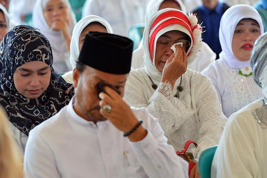 Acehnese wept during the Aceh Tsunami Commemoration held at Blang Padang in Banda Aceh on Dec 26, 2014.&nbsp;-- ST PHOTO: DESMOND WEE