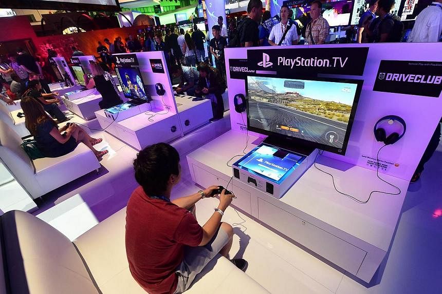 Sony was still struggling Saturday to fully restore its online PlayStation system, three days after the Christmas day hack that also hit Microsoft's Xbox, reporting that services were "gradually coming back". -- PHOTO: AFP