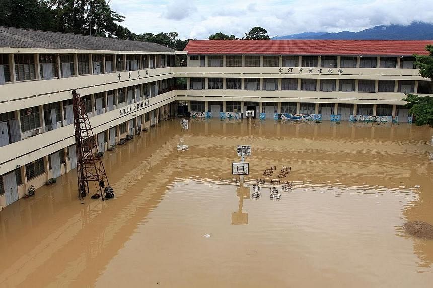 The compund of Tsung Wah school in Kuala Kangsar, Perak, was flooded on 27 Dec 2014.&nbsp;The new school term in Malaysia will start a week later nationwide due to the severe floods, Deputy Prime Minister Tan Sri Muhyiddin Yassin said on Monday. -- P