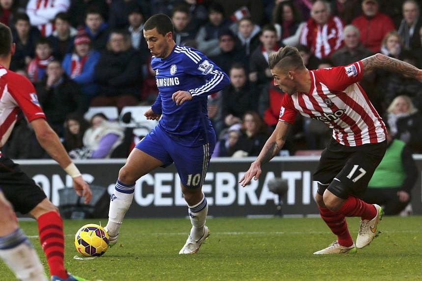 Eden Hazard of Chelsea surges past Toby Alderweireld of Southampton as he closes in on goal to score during their English Premier League soccer match at St Mary's Stadium in Southampton, southern England, on Dec 28, 2014. -- PHOTO: REUTERS
