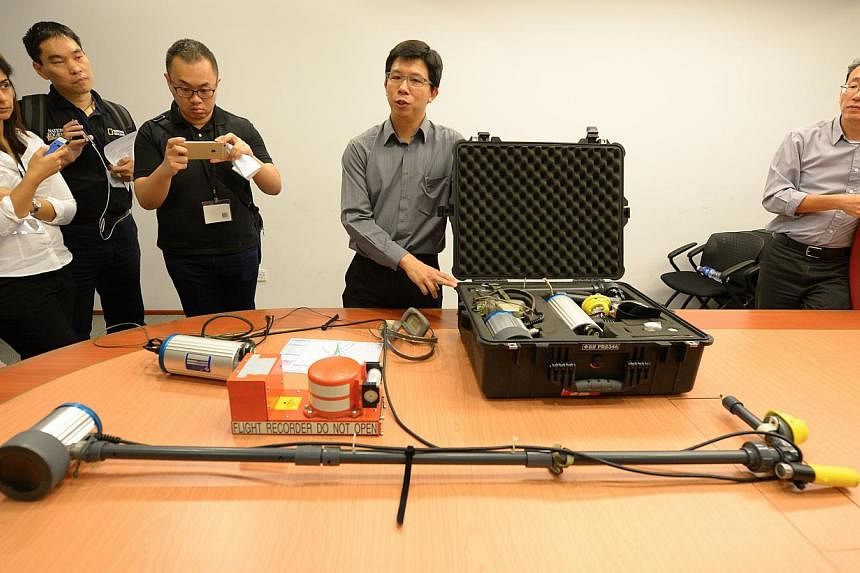Senior investigator Steven Teo of the Air Accident Investigation Bureau of Singapore explaining to the media the functions of the various components of the Underwater Locater Beacon Detector System. &nbsp;Indonesia has accepted Singapore's offer of t