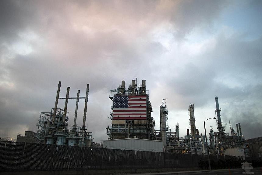 A view of Tesoro's Los Angeles oil refinery in Los Angeles, California, on Oct 10, 2014. &nbsp;The number of rigs drilling for oil in the US fell to near nine-month lows in the latest week &nbsp;as low crude prices continue to squeeze the industry. -