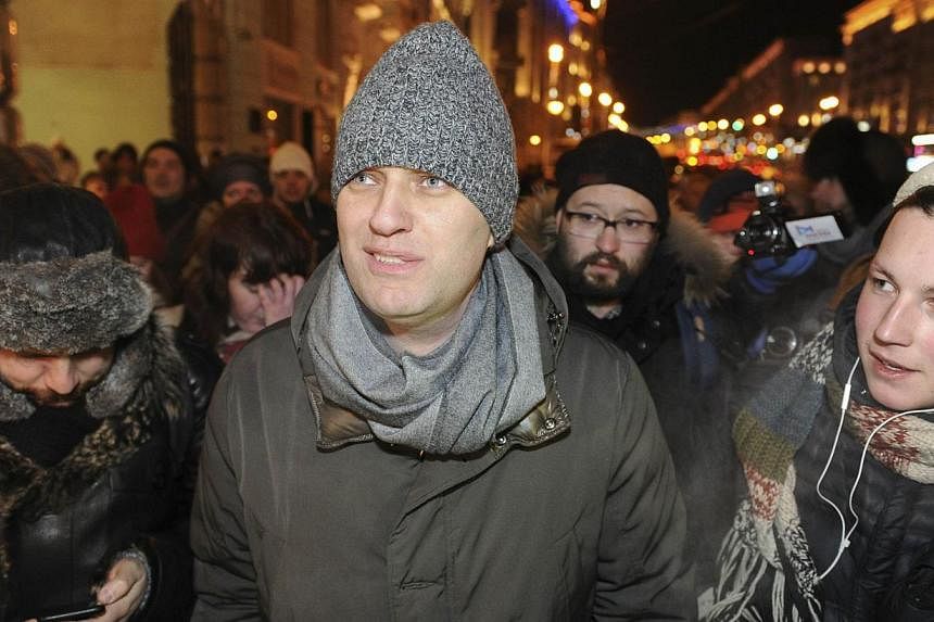 Alexei Navalny (centre), Russian opposition leader and anti-corruption blogger, walks to attend an opposition rally in Moscow Dec 30, 2014. Navalny was detained by police after breaking house arrest to join the rally. -- PHOTO: REUTERS