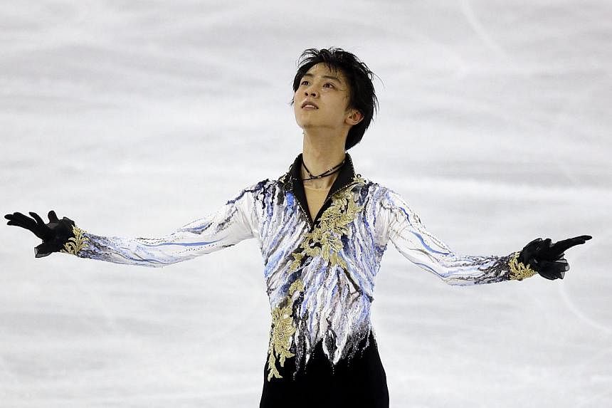 Olympic and world skating champion Yuzuru Hanyu will remain off the ice for six weeks after going through surgery for abdominal pain, the Japanese media said on Wednesday, Dec 31, 2014. -- PHOTO: REUTERS