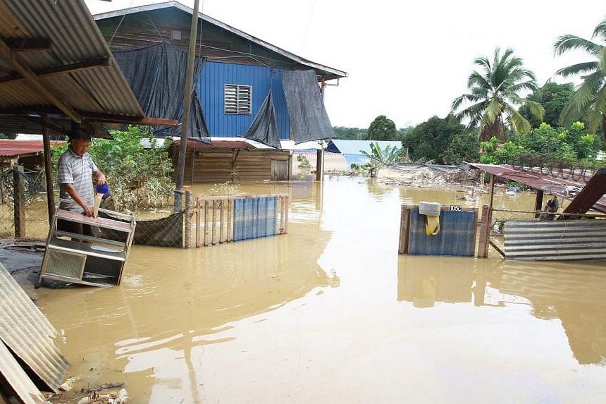 Transport Minister Datuk Seri Dr Liow Tiong Lai enter the rural area which affected by the flood. He visited Kerdau and followed by Kuala Krau, Pahang. House that affected badly near Kuala Krau. -- PHOTO: THE STAR/ASIA NEWS NETWORK