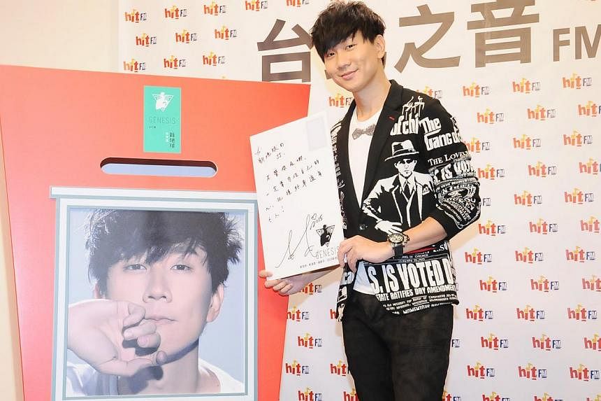 JJ Lin promoting his new album Brave New World in Taipei on Monday, Dec 29, 2014. Singer-songwriter Lin was attacked by a man during an autograph session in Taipei on Jan 1, 2015. -- PHOTO: XINHUA&nbsp;