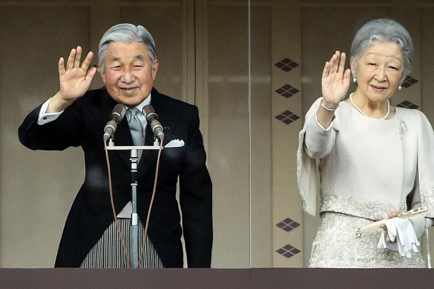 Japan's Emperor Akihito (left) and Empress Michiko (right) wave from the balcony of the Imperial Palace during their annual new year greeting in Tokyo on Jan 2, 2015.&nbsp;Japan's Emperor Akihito called for peace in his New Year's greeting to more th